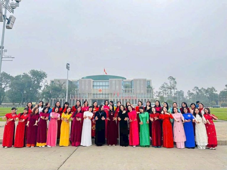 Gói trọn niềm tự hào - Trọn vẹn niềm tin qua hành trình tham quan của đoàn nữ cán bộ